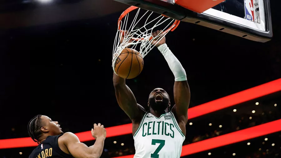 Los Boston Celtics aplastaron 120-95 a los Cleveland Cavaliers.