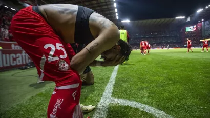 El VAR advirtió un fuera de lugar por parte de Vega, justo antes de recibir el balón, recortar en el área chica y marcar un golazo.