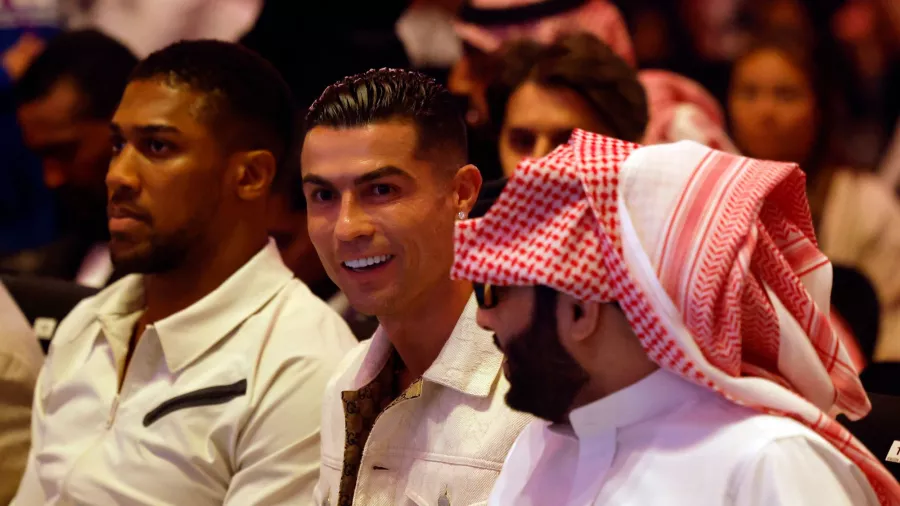 ¿Quién asesoró a quién?, Cristiano Ronaldo y Anthony Joshua juntos en ringside