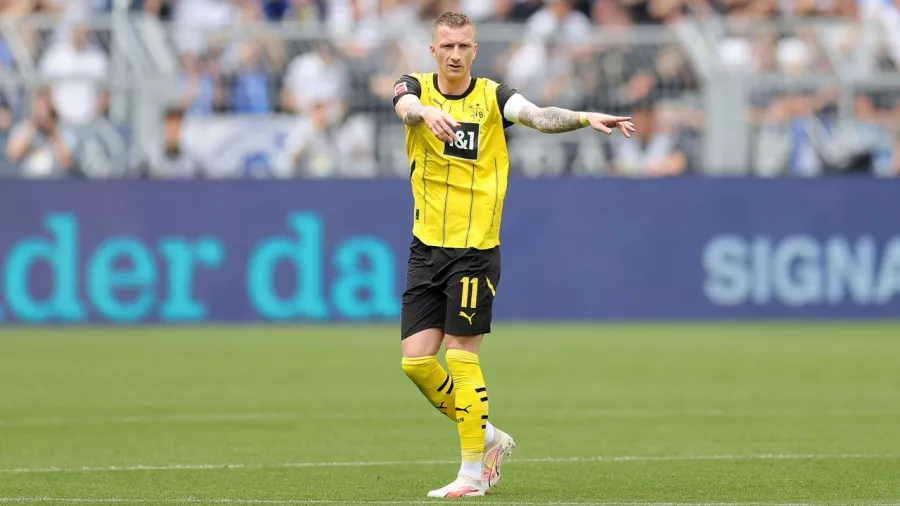 Marco Reus salió como titular y capitán en el partido contra Darmstadt