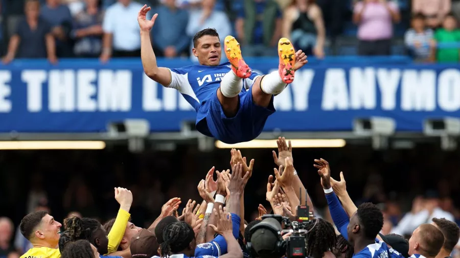 Thiago Silva se despidió de Chelsea homenajeado y con lágrimas en los ojos