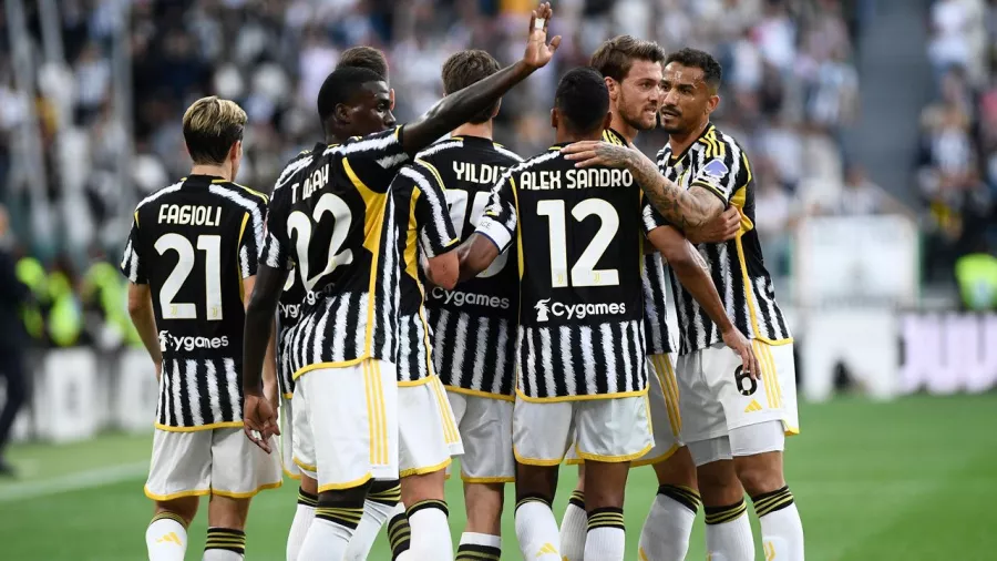 Último gol del brasileño con la Juventus, dejará el club tras nueve temporadas