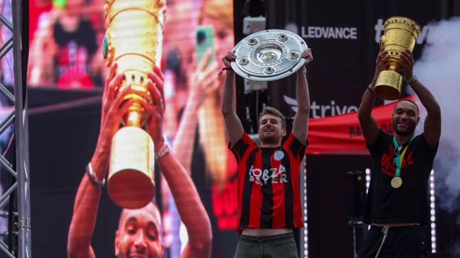 Bayer Leverkusen paralizó la ciudad con la celebración del doblete