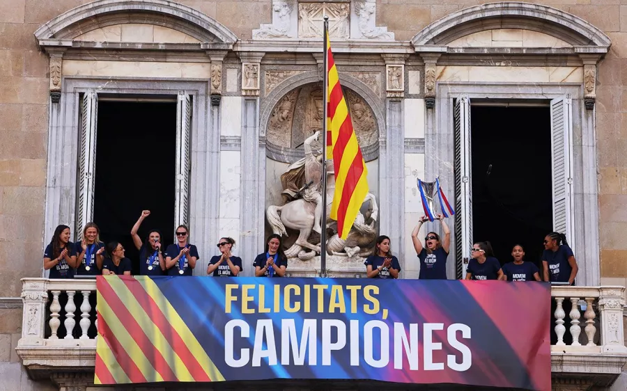 Locura en Barcelona para celebrar a las campeonas de Europa