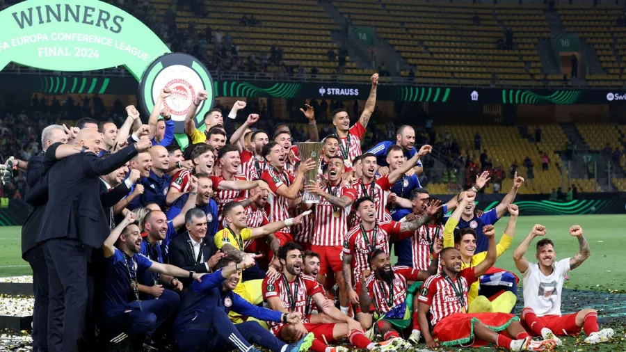 Olympiacos se ganó un lugar en la historia con el título de la Conference League