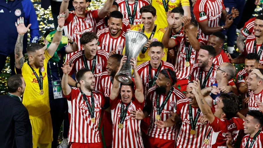 Olympiacos se ganó un lugar en la historia con el título de la Conference League