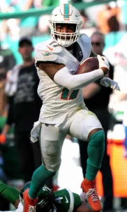 Jaylen Waddle y los Miami Dolphins extendieron su 'romance'