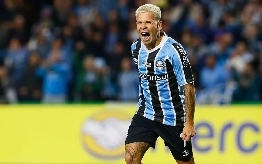 Gremio, sin piedad ante The Strongest