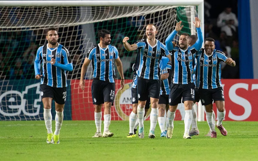 Gremio, sin piedad ante The Strongest