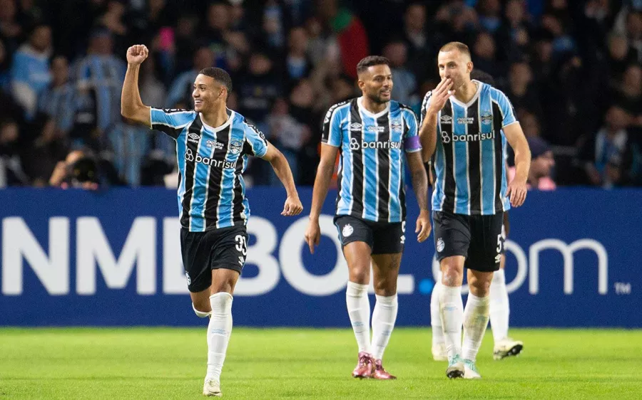 Gremio, sin piedad ante The Strongest