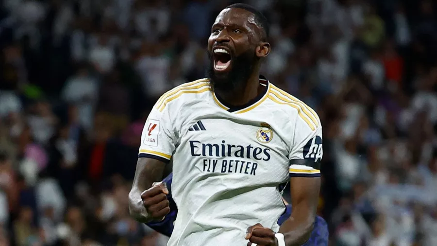 Antonio Rüdiger (Defensa. Real Madrid). El capitán y mandamás de la defensa merengue. Por él pasará el liderazgo, el orden y los ánimos para salir victoriosos.