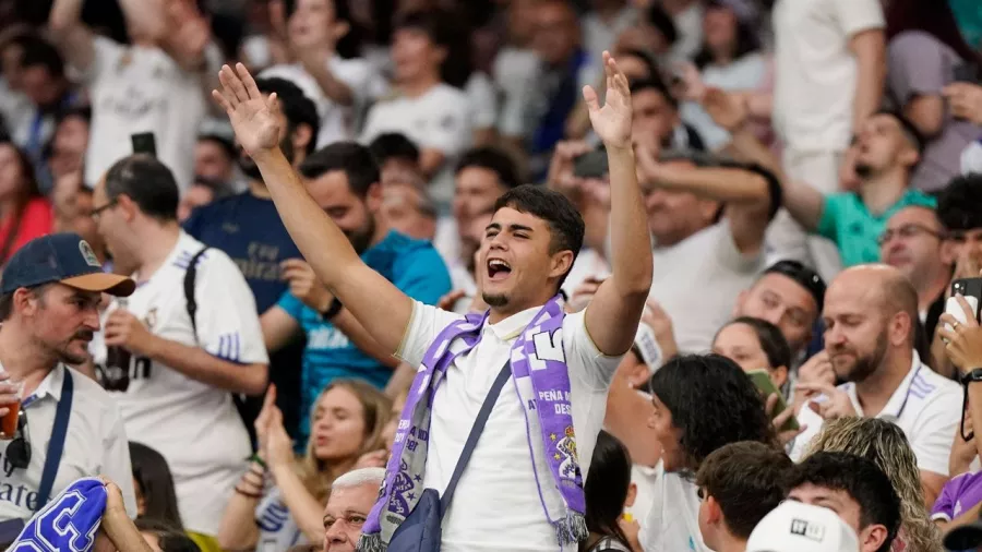 La afición de Real Madrid se dio cita y llenó las gradas de la 'Casa Blanca'
