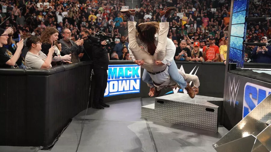 Inesperada traición de AJ Styles a Cody Rhodes en SmackDown