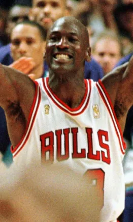 Tarjeta de Michael Jordan se vendió en casi 3 millones de dólares