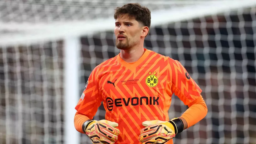 Portero: Gregor Kobel, Borussia Dortmund