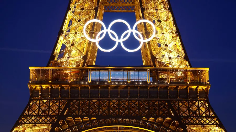 Estos aros entrelazados entre sí encarnan el olimpismo y sus valores y forman uno de los emblemas más reconocidos del mundo.