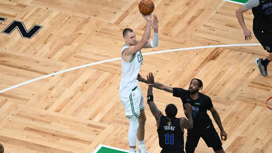 Cuando Kristaps Porzingis está sano, es un arma letal de Boston