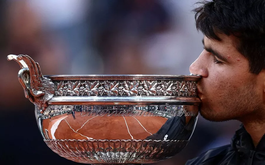 Carlos Alcaraz, historia viviente tras conquistar Roland Garros