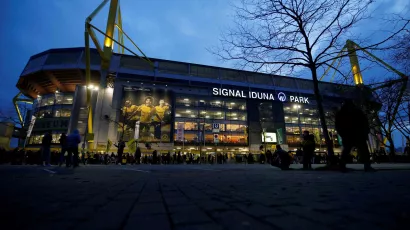 Westfalenstadion, Dortmund: 61,524 espectadores, casa del Borussia-Dortmund