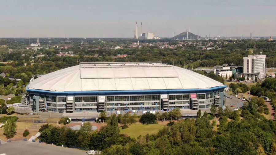 Arena AufSchalke, Gelsenkirchen: 49,471 espectadores, casa del Schalke 04.