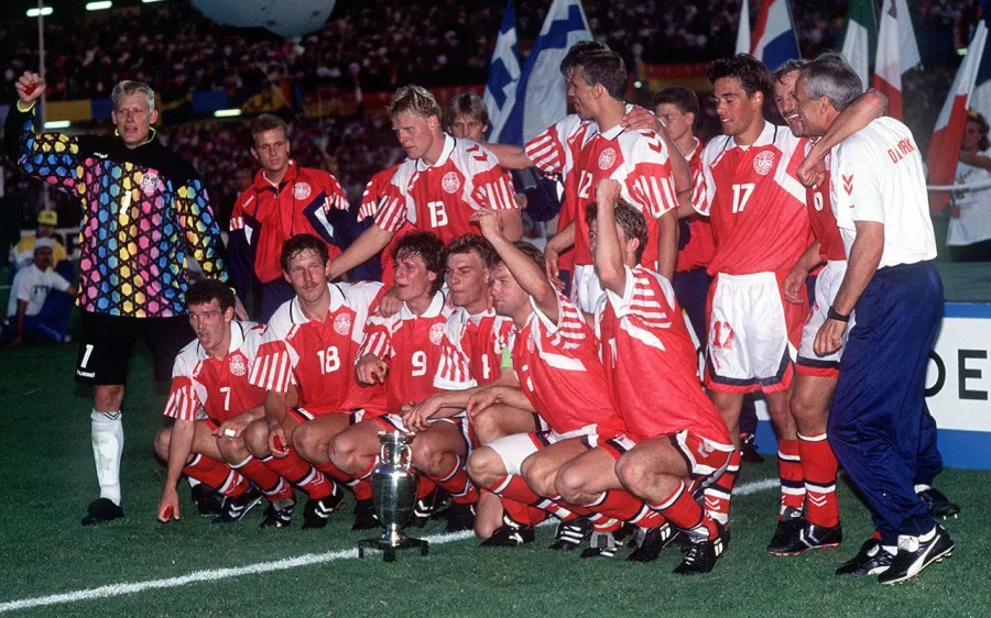 Edición: Suecia 1992. Dinamarca campeón tras vencer 2-0 en la final a Alemania.