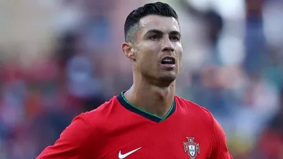 1.	Cristiano Ronaldo, delantero de Portugal, 39 años