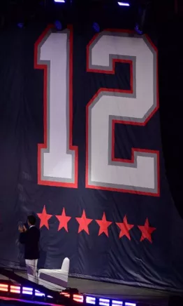 Retiran el número 12 de Tom Brady