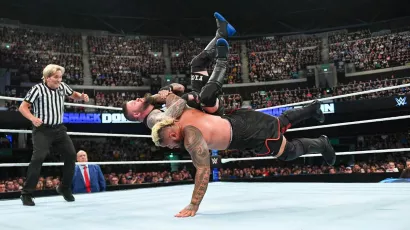 Randy Orton y Kevin Owens se unieron contra 'The Bloodline'