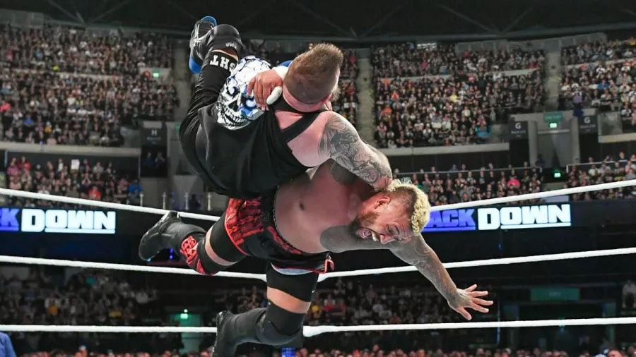 Randy Orton y Kevin Owens se unieron contra 'The Bloodline'