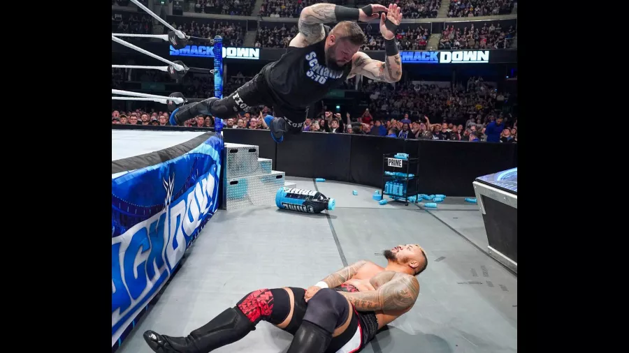 Randy Orton y Kevin Owens se unieron contra 'The Bloodline'