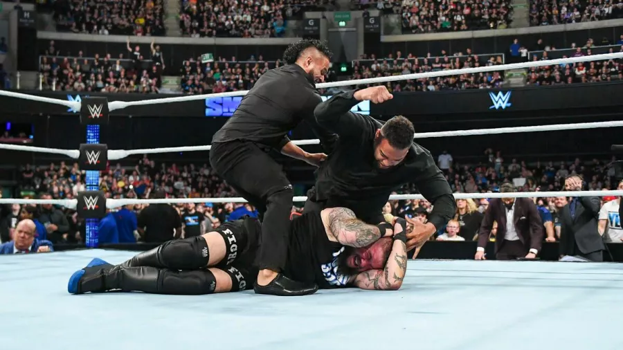 Randy Orton y Kevin Owens se unieron contra 'The Bloodline'