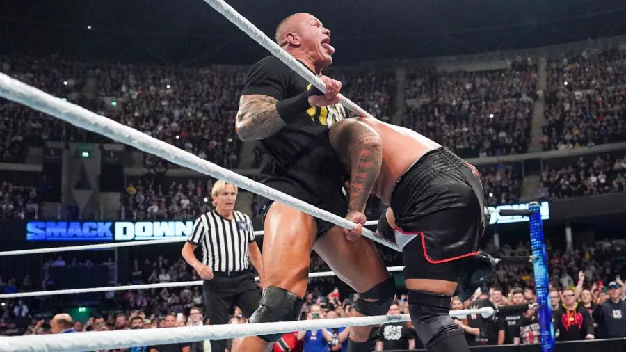 Randy Orton y Kevin Owens se unieron contra 'The Bloodline'