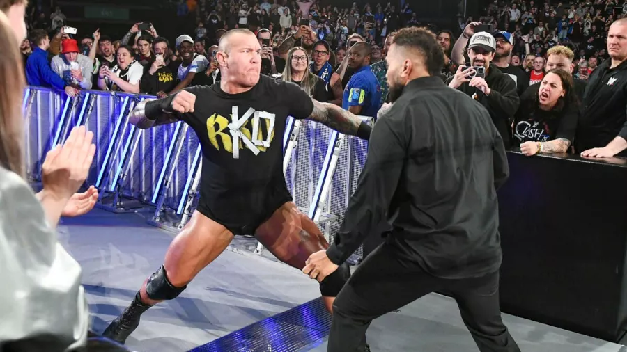 Randy Orton y Kevin Owens se unieron contra 'The Bloodline'