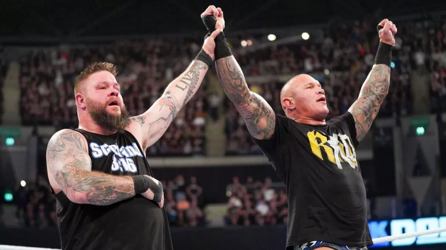 Randy Orton y Kevin Owens se unieron contra 'The Bloodline'