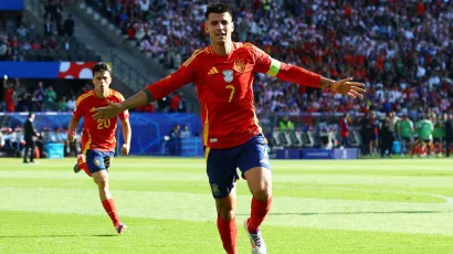 Es el cuarto goleador histórico de la Selección Española con 36 dianas