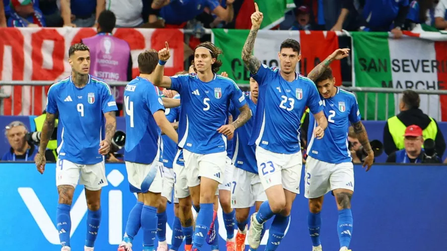 Italia remontó en cinco minutos