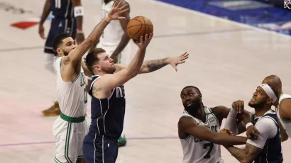 Los Mavericks siguen vivos y aplastaron a los Celtics