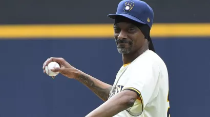 Snoop Dogg lanzó la primera bola con todo su 'flow'