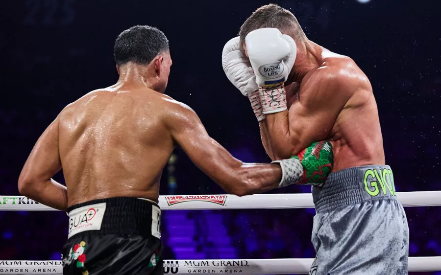 Los demoledores golpes de David Benavidez