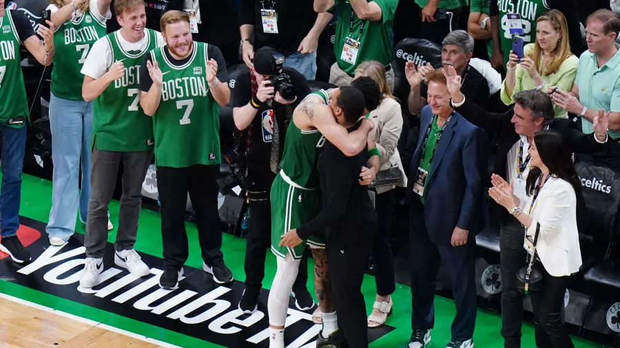 Gran festejo pintado de verde en el TD Garden de Boston