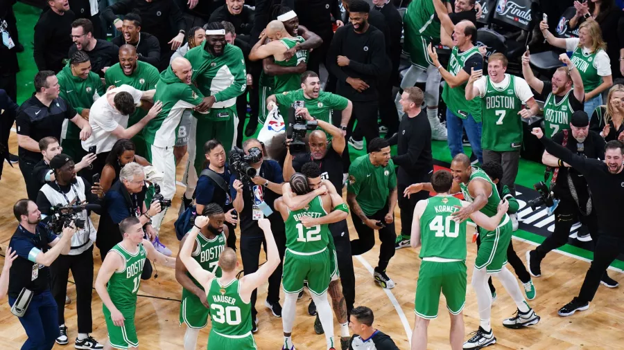 Gran festejo pintado de verde en el TD Garden de Boston