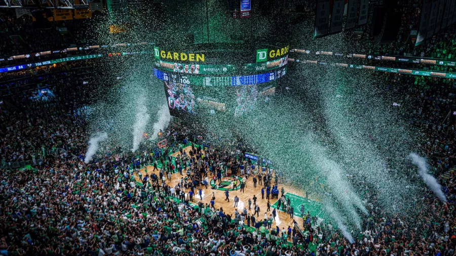 Gran festejo pintado de verde en el TD Garden de Boston