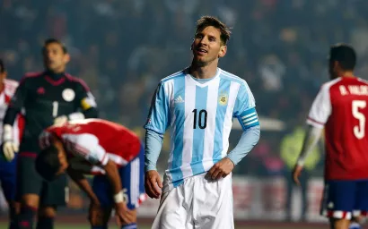 7. Messi captains Argentina for the first time in the Copa América against Paraguay (2-2) in the celestial debut in the group stage.