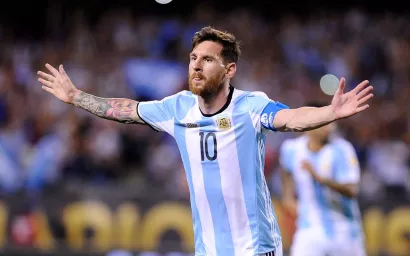 2. Messi scores three goals in Argentina's rout of Panama (5-0)