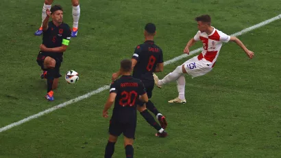 Two minutes later, Luka Sucic received a pass and shot on goal.