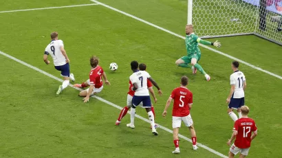 Fue al minuto 18 que el jugador del Bayern Munich aprovechó su posición en el área para empujar la pelota.