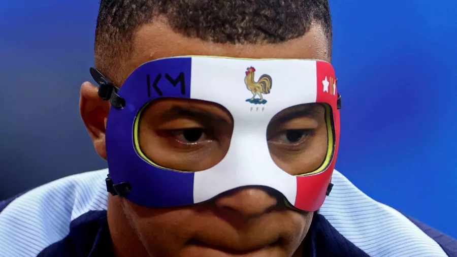 Ahora sí, así es la máscara de Kylian Mbappé