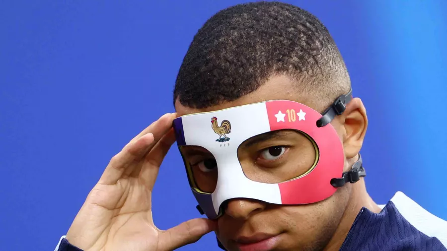 Ahora sí, así es la máscara de Kylian Mbappé