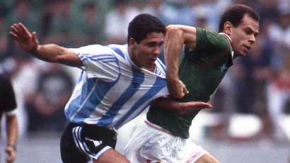FINAL EN 1993. México deslumbró en su primer torneo, pues en la ronda de eliminatorias venció a Perú, blanqueó a Colombia y llegó a disputar el título contra Argentina, pero perdió con doblete de Batistuta.