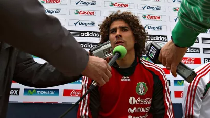 ESCÁNDALO. Previo al debut del equipo en 2011, la Selección Mexicana expulsó a 8 jugadores (Guillermo Ochoa y Jonathan dos Santos entre ellos) al comprobarse que ingresaron mujeres a su hotel.